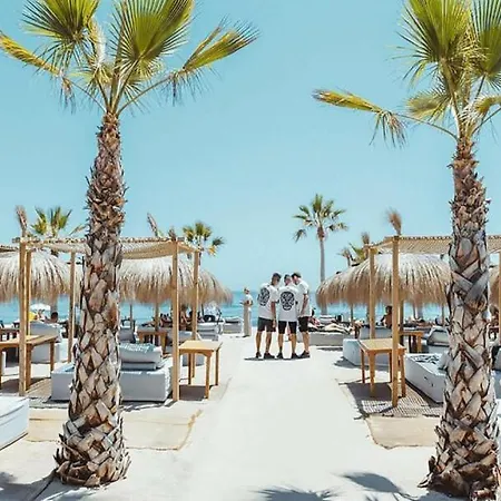 Апартаменты Seafront In With Pool And Garage