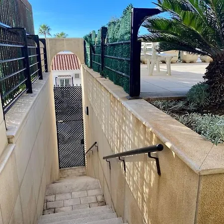 Seafront In With Pool And Garage Apartment *